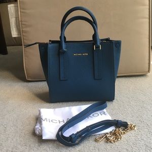 alessa medium pebbled leather satchel